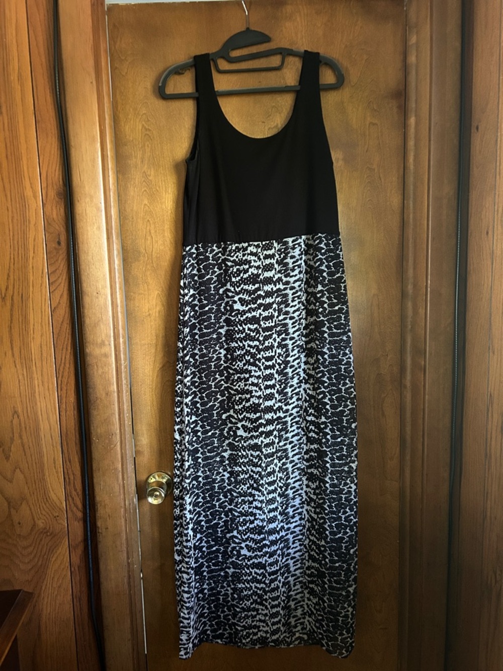 Vince Camuto  maxi dress, medium, black and white leopard print chiffon zip back